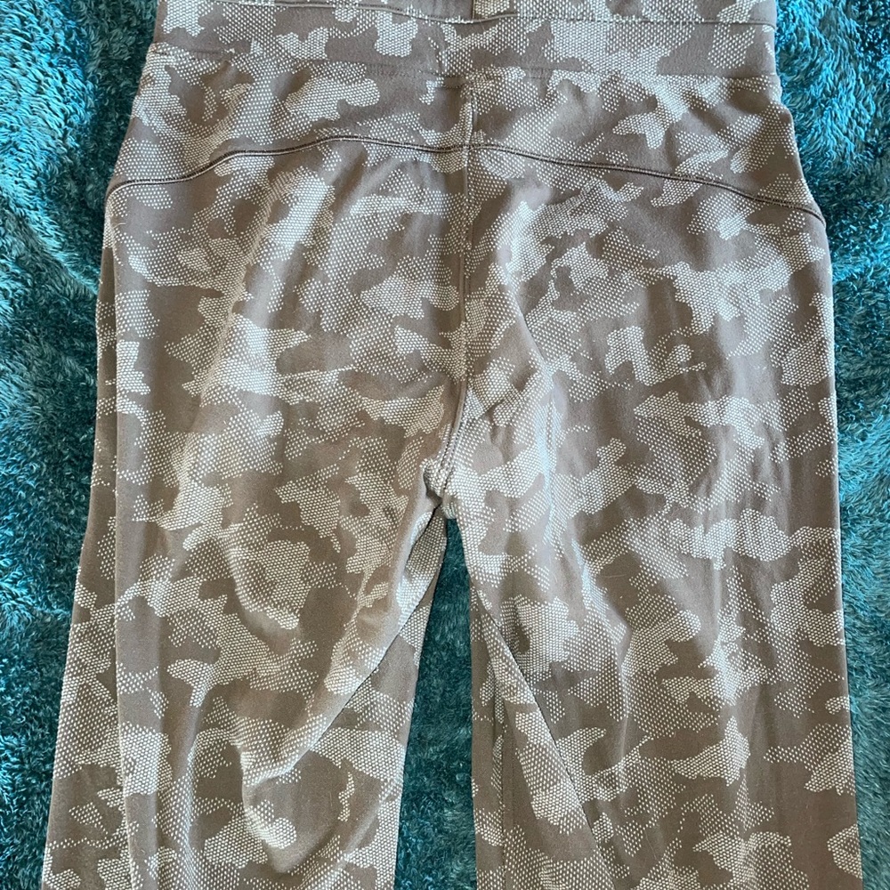 Womens camo lululemon joggers - Picture 2 of 3